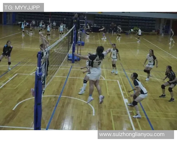 日本女排迎战美国队力争胜利展现团队精神与竞技风采