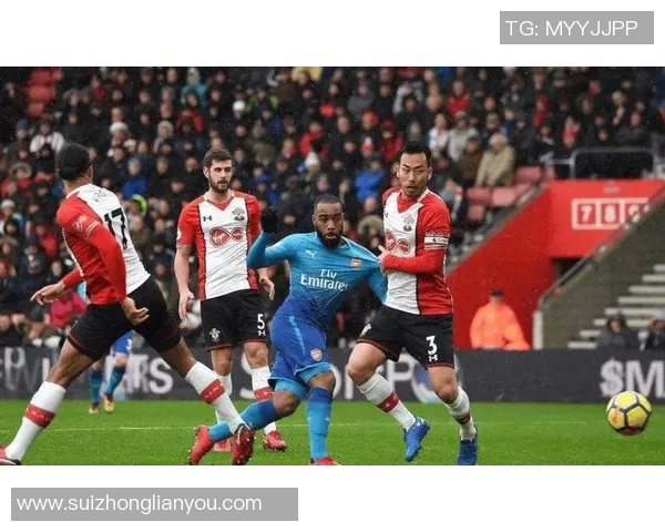 阿贾克斯主场迎战芬洛争夺荷甲联赛关键三分之战